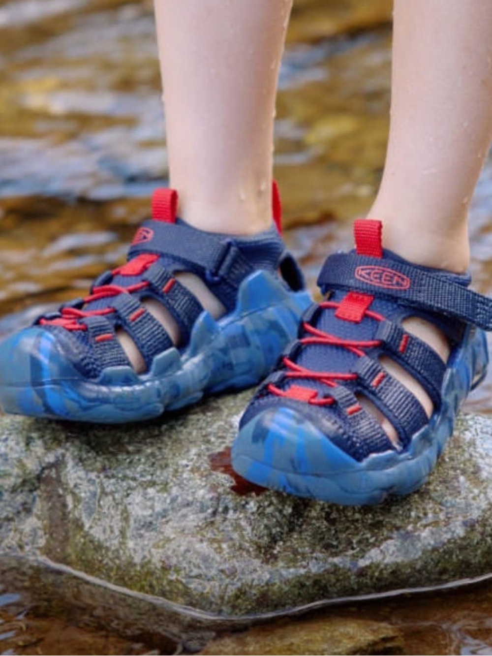 KEEN Kids Hyperport H2 Sandals in Naval Academy/Red Carpet Kids 9